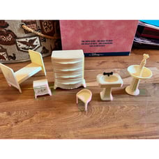Lot of dollhouse furniture bathroom and bedroom
