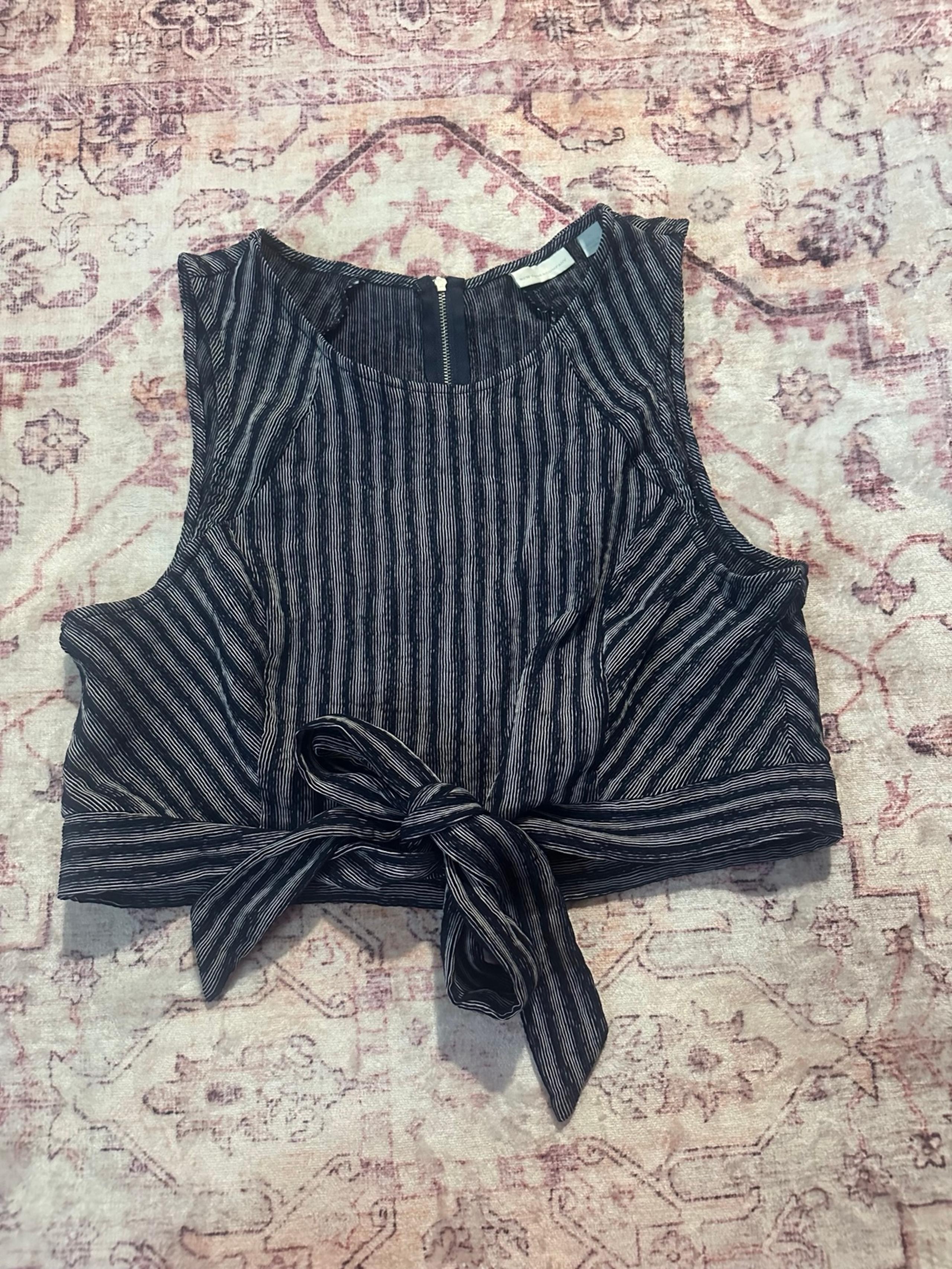 Cropped  preppy striped New York & company blue & grey half vest size xl