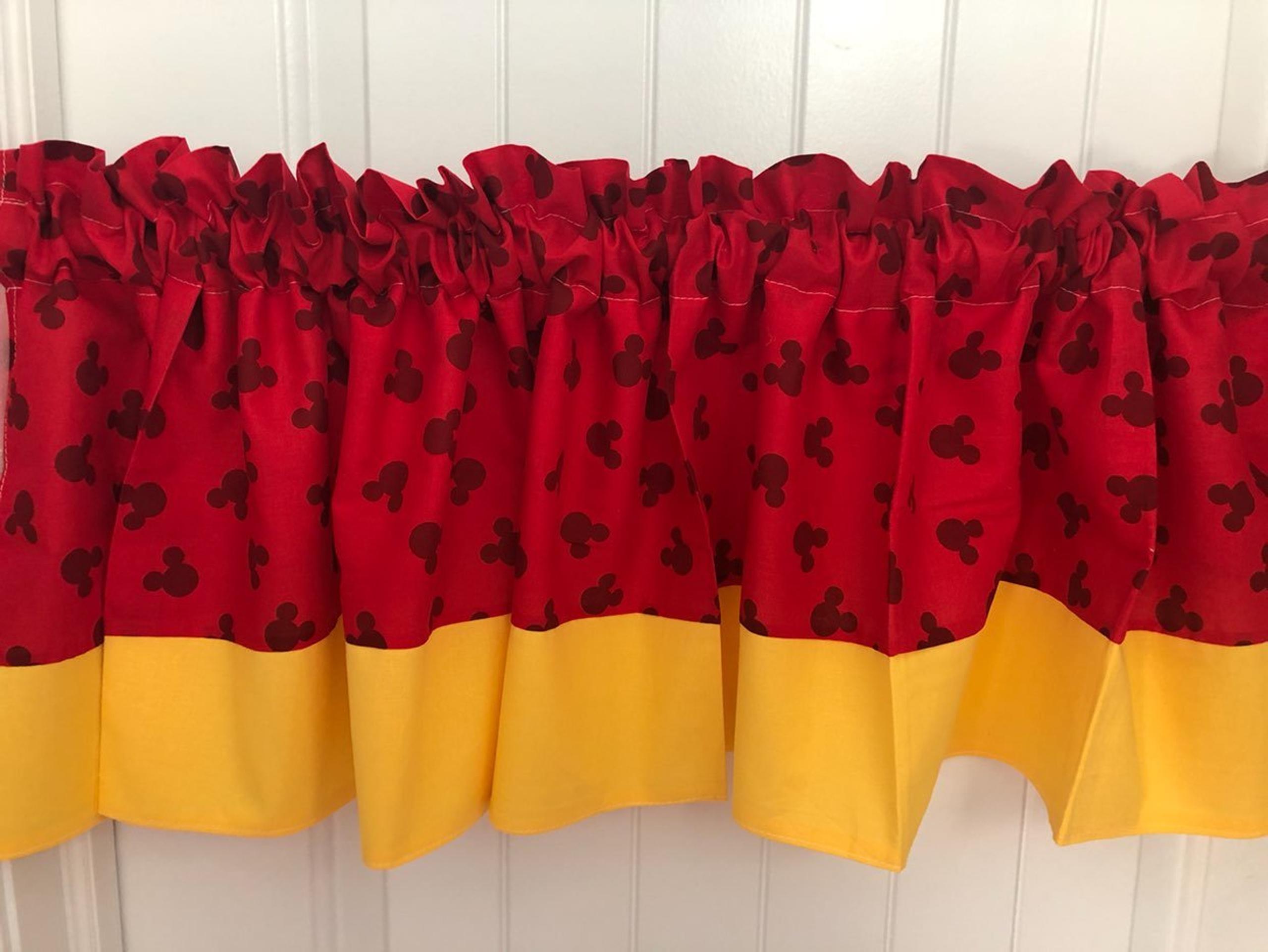 3 Retro mickey mouse heads curtain