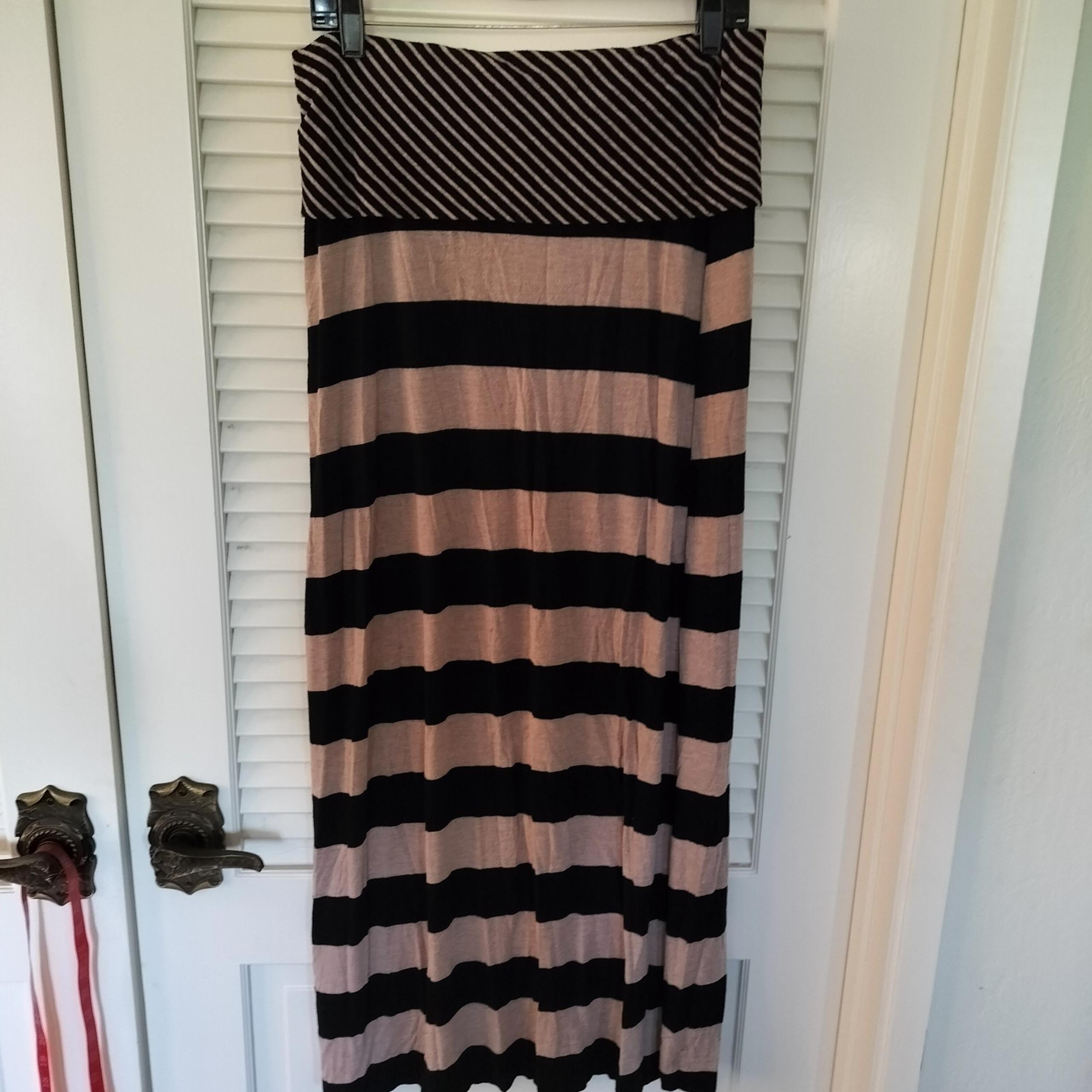 Calvin Klein Maxi Skirt Woman’s M, Chevron Print Black and Tan Rayon Spandex