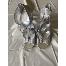 MICHAEL KORS Berkley Glitter Silver Metallic Heels T-Strap Zip - Size 8.5