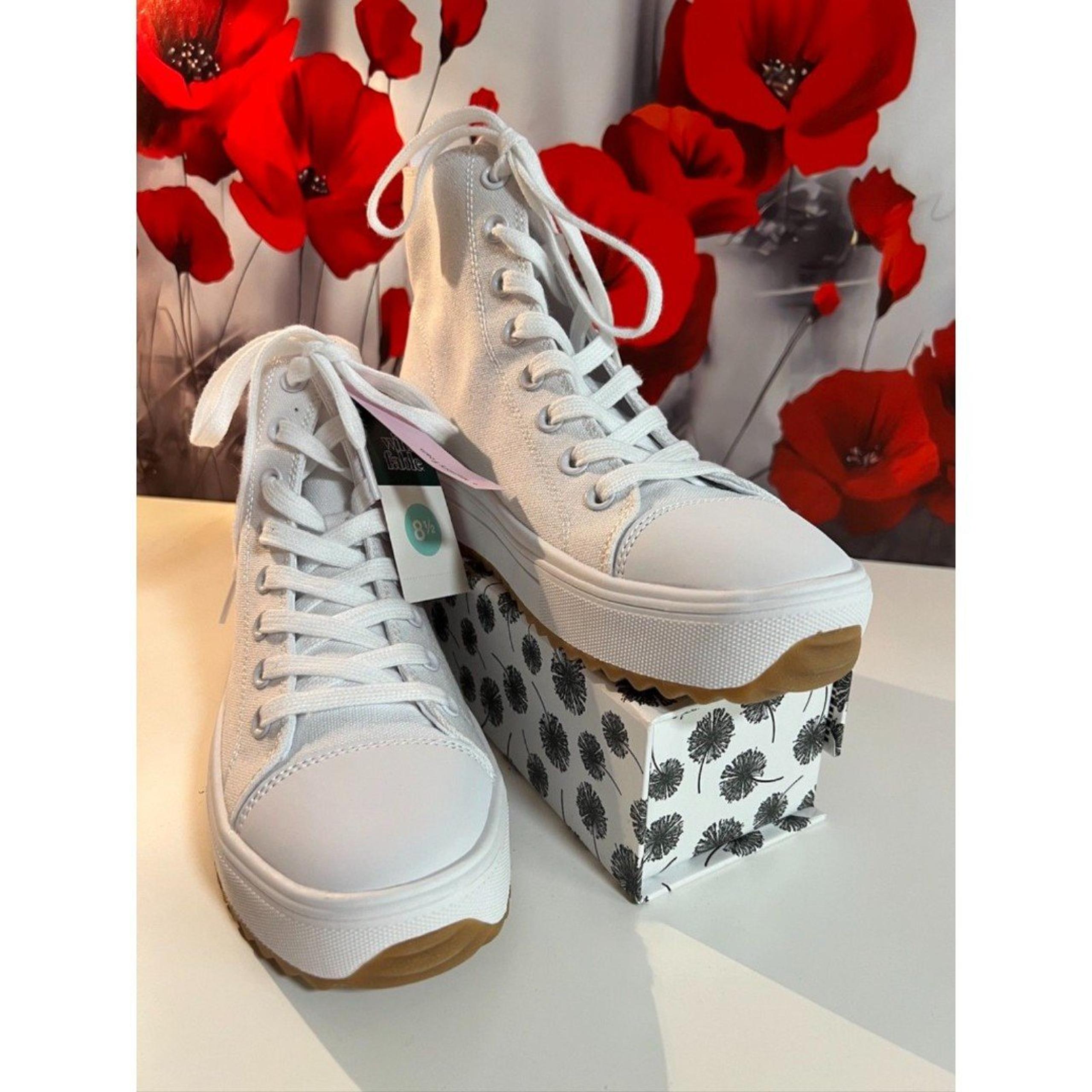 Wild Fable Adrienne hi-tops. Size 8.5. NWT.