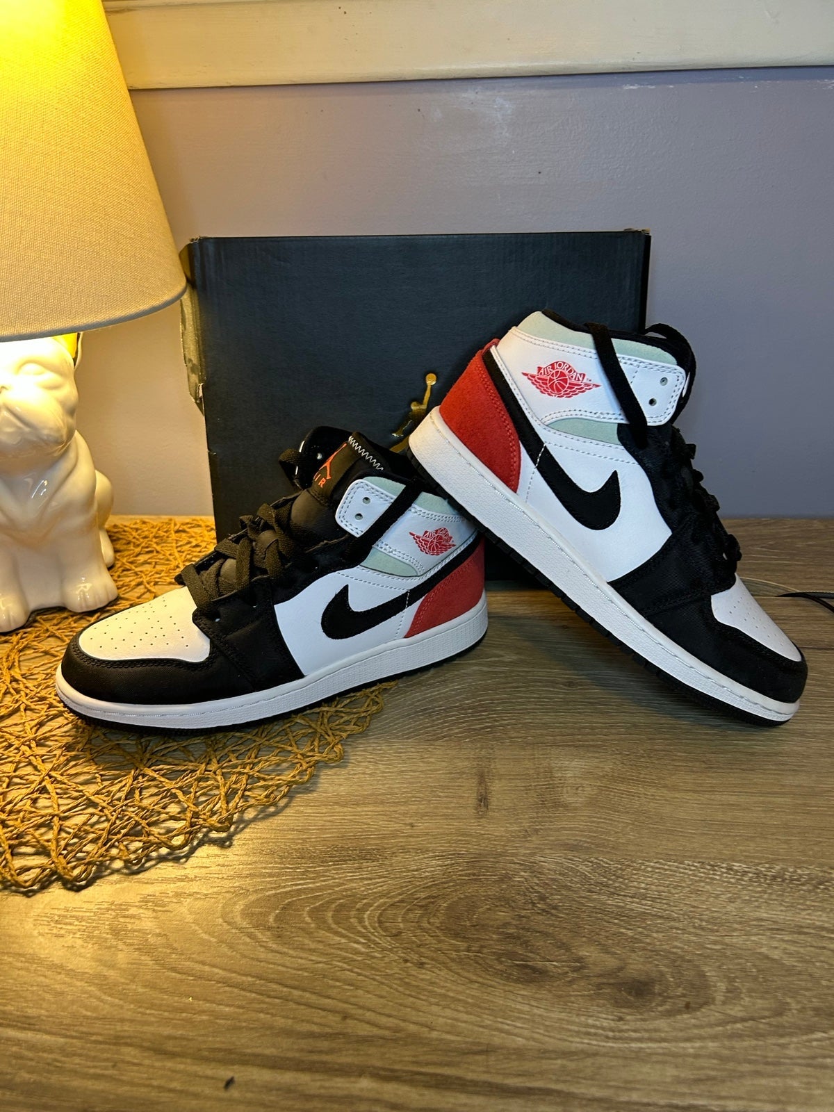Air Jordan 1 Mid SE - PRICE IS FIRM
