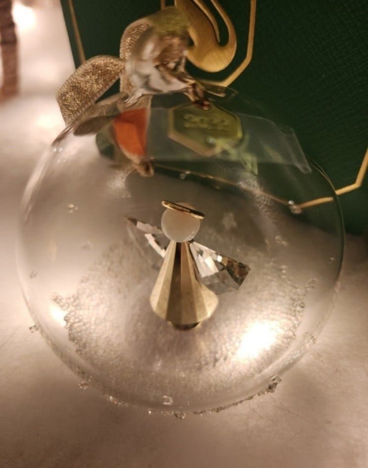 2022 annual Swarovski ball ornament