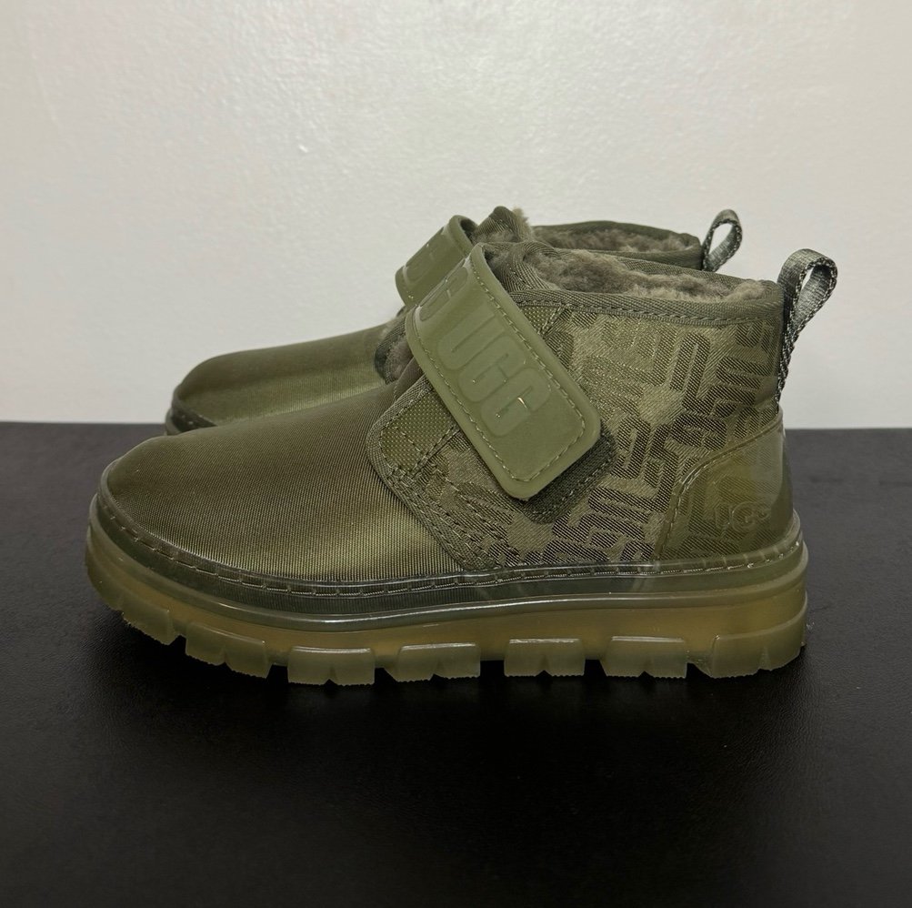 Ugg Neumel Graphic Monogram Chukka Boots Green Size 5