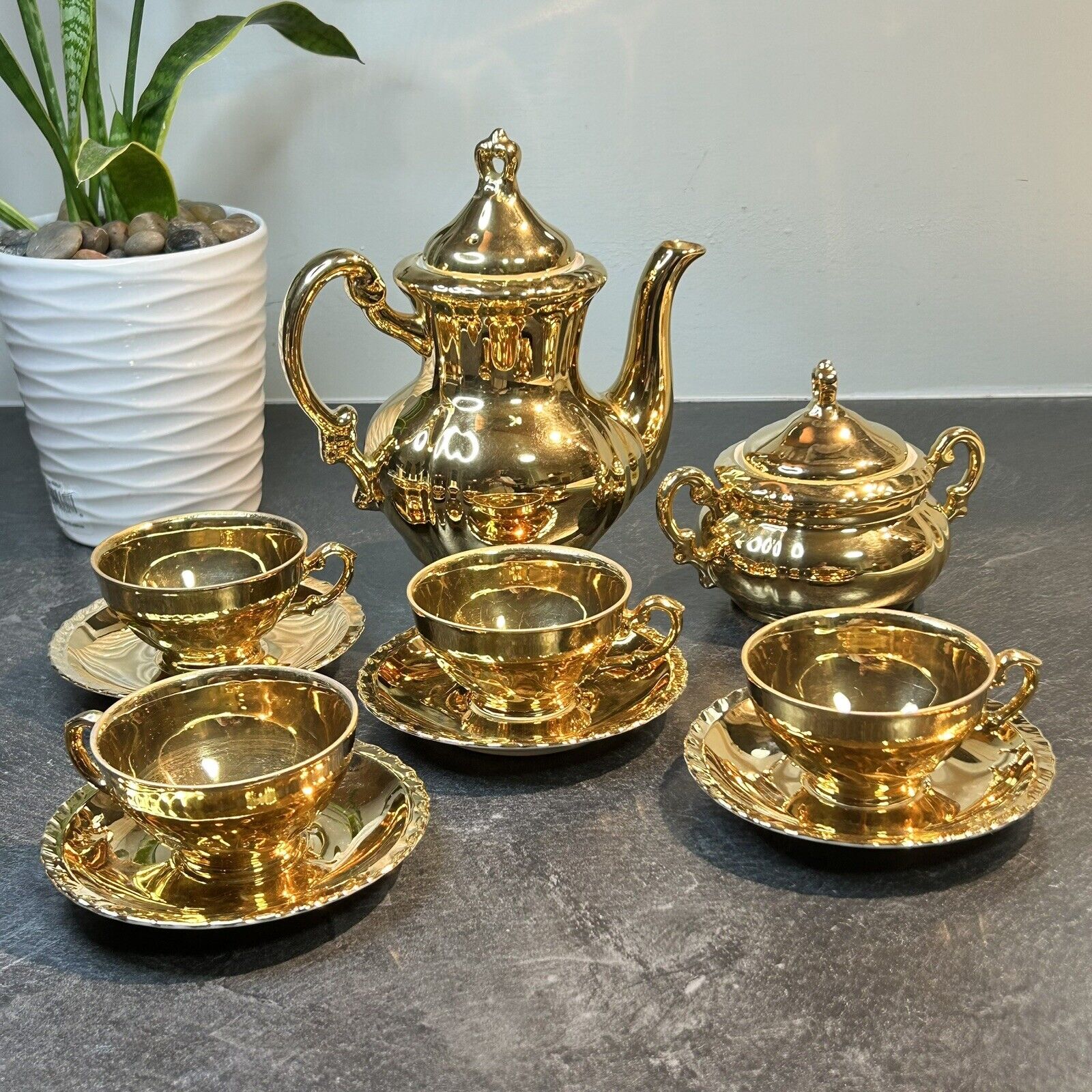 Beehive Arnart Japan Porcelain Gold Tea Set, Four Cups & Saucers M4010