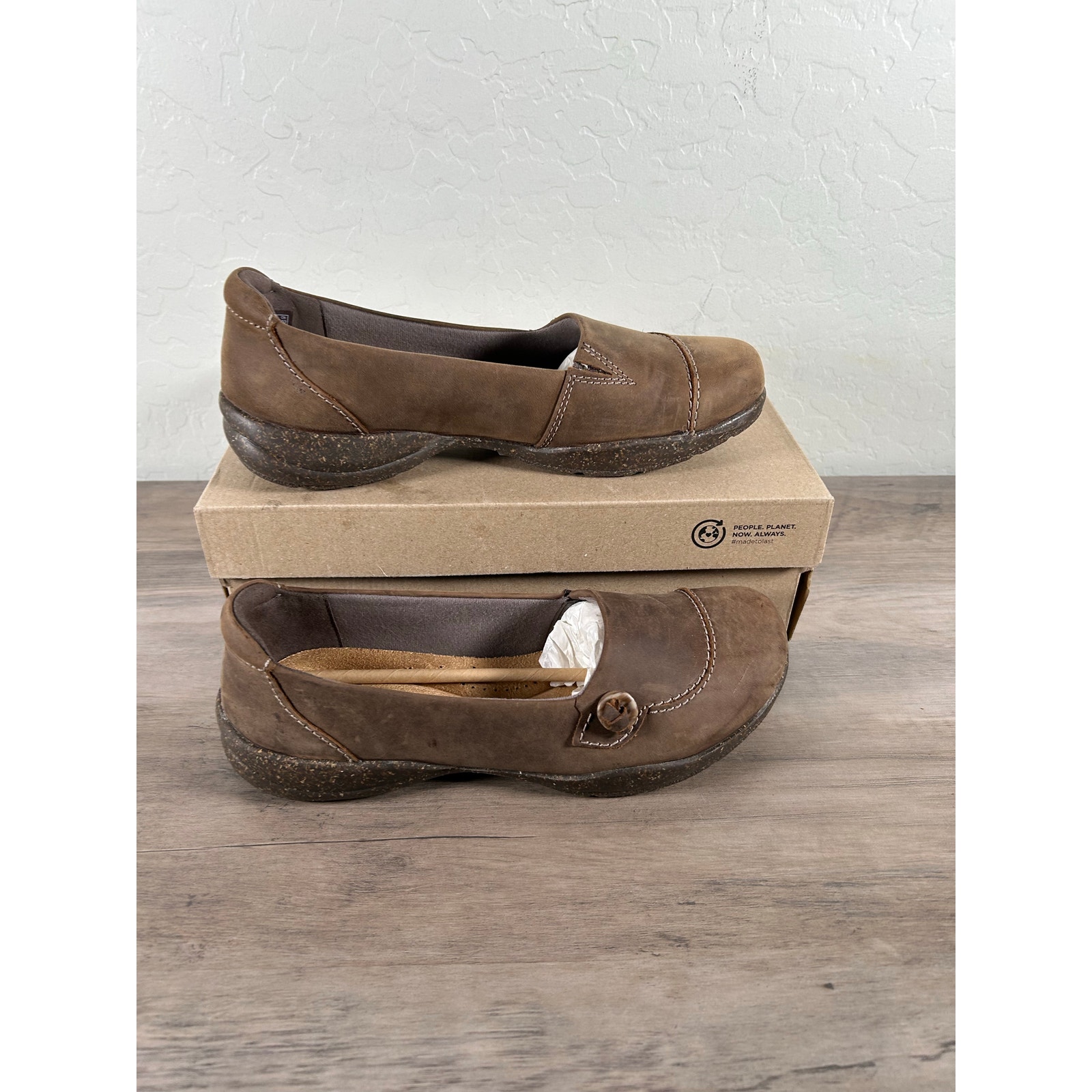 New! CLARKS Slip on Flats Shoes ROSEVILLE SKY Brown Leather Dark Taupe Womens 9