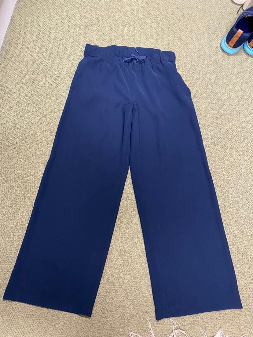 Lululemon wide leg pant in navy size 10