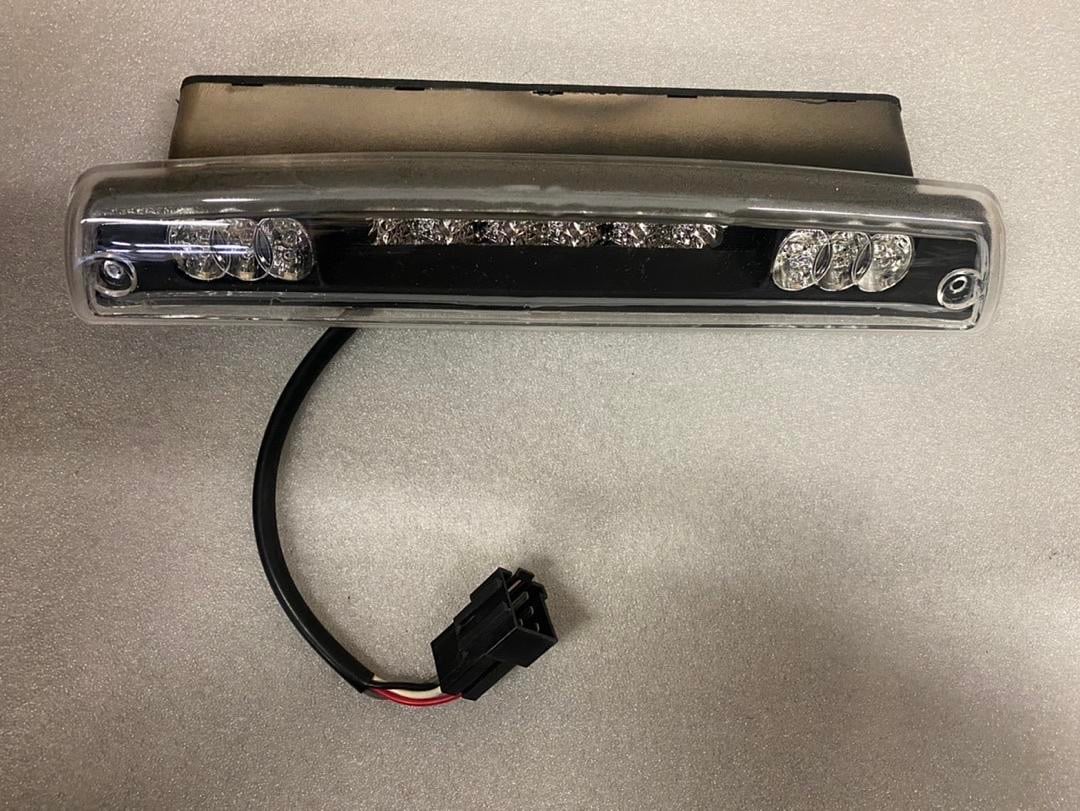 88-98 Chevy GMC C1500 C2500 C350 88-00 Chevy GMC K1500 K2500 K3500 3rd break tai