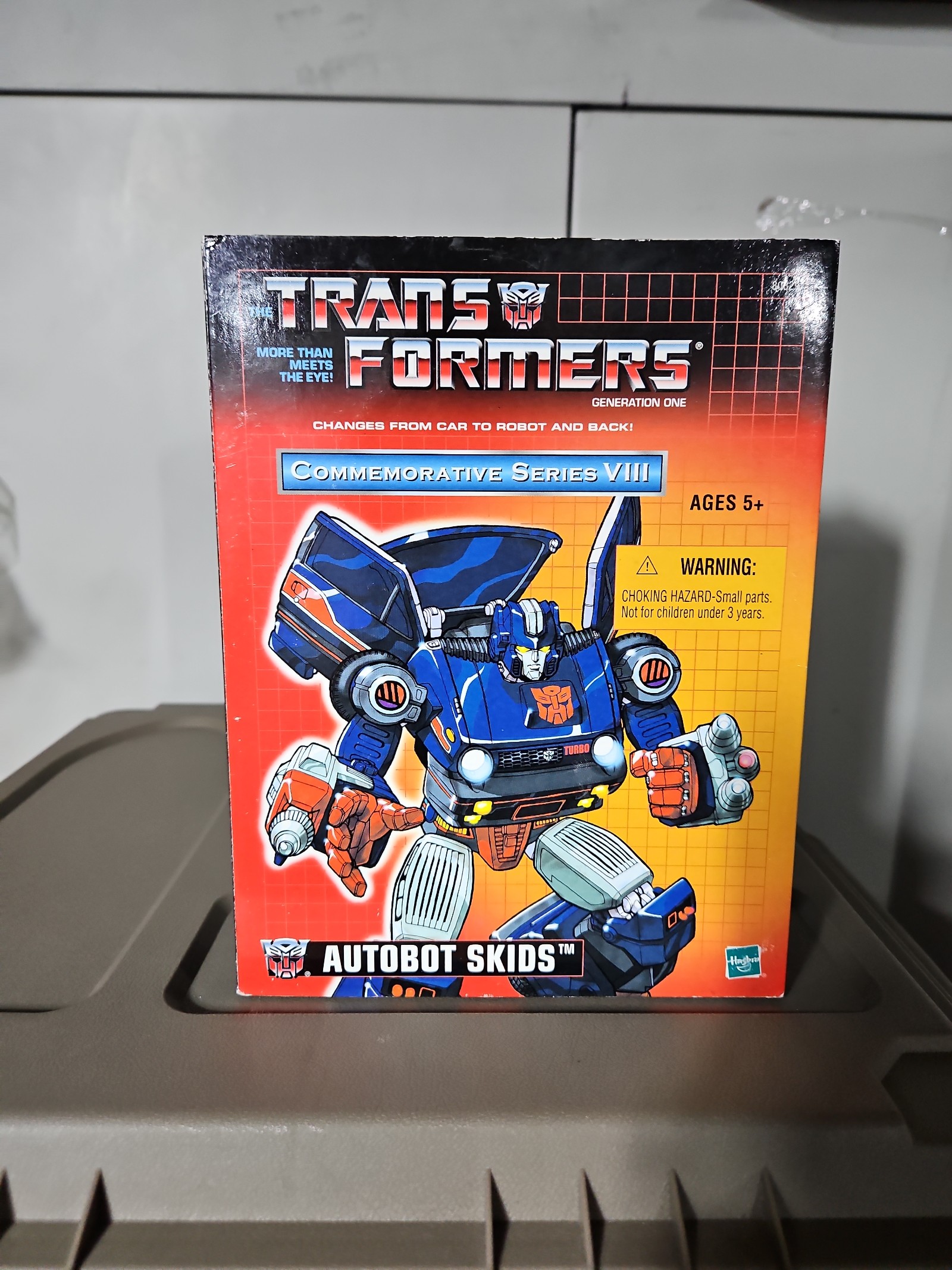 2004 Hasbro Transformers Commerative Series VIII Autobot Skids