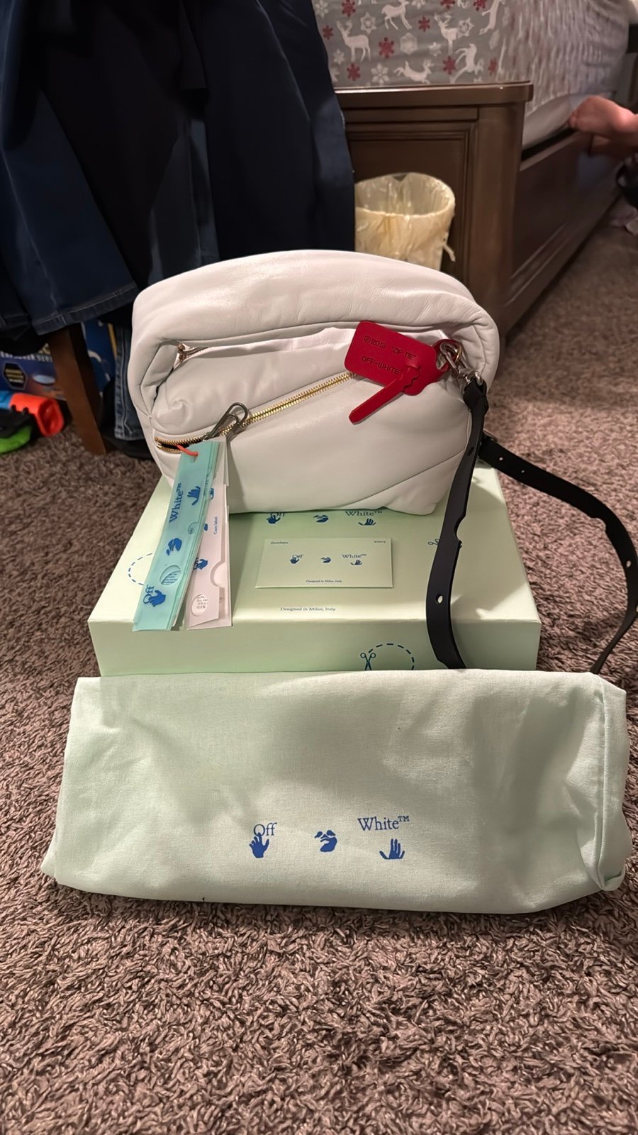 Like New Off-White pump pouch shoulder bag
