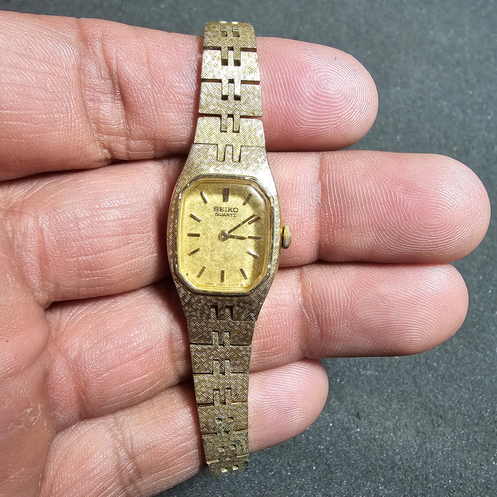 Seiko Women's Quartz Cocktail watch Small square gold face Working 2320-6469 R s