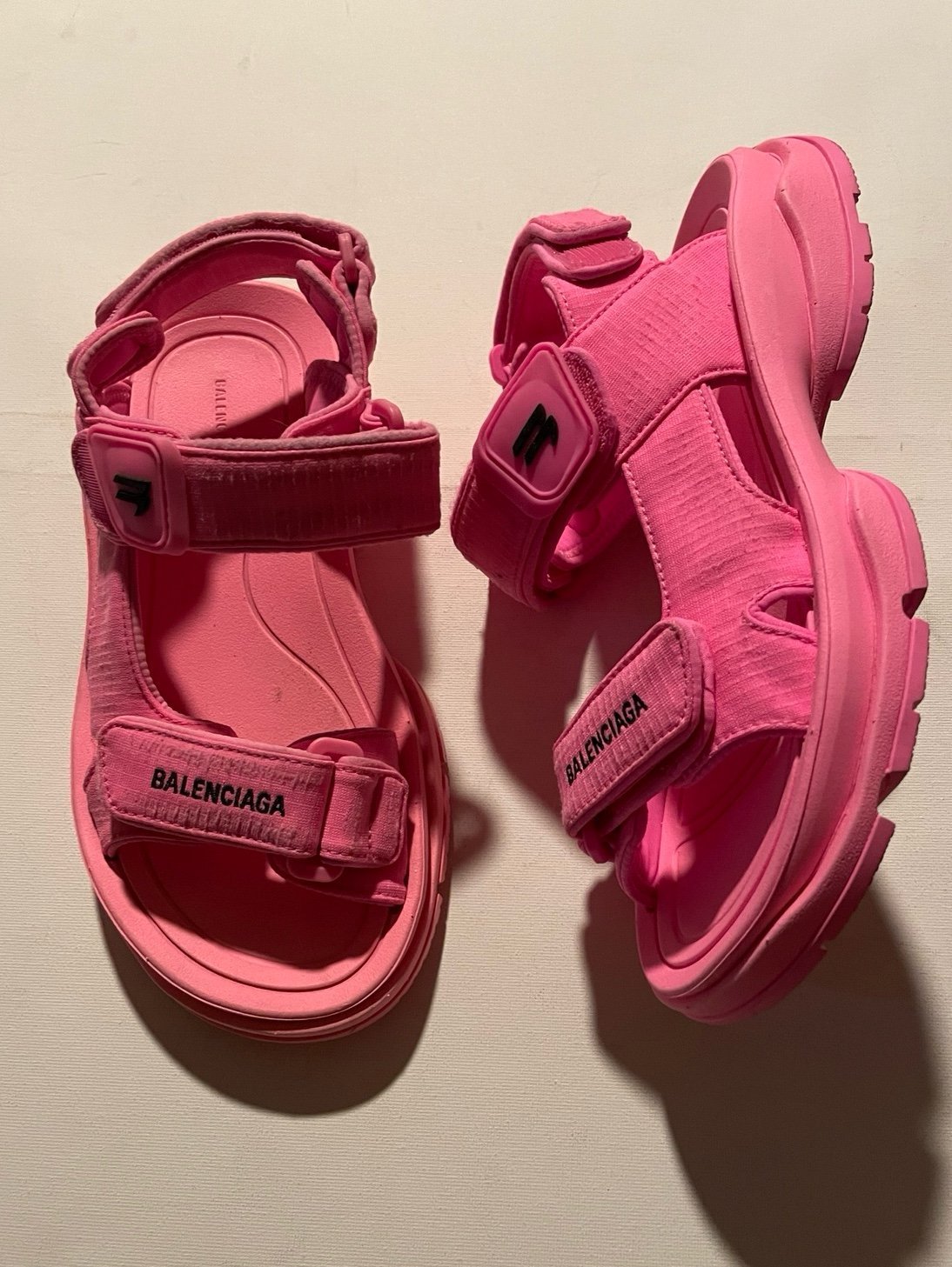 【BALENCIAGA】送料/関税込 TOURIST SANDALS Balenciaga Tourist Sandal | Saks Fifth Avenue