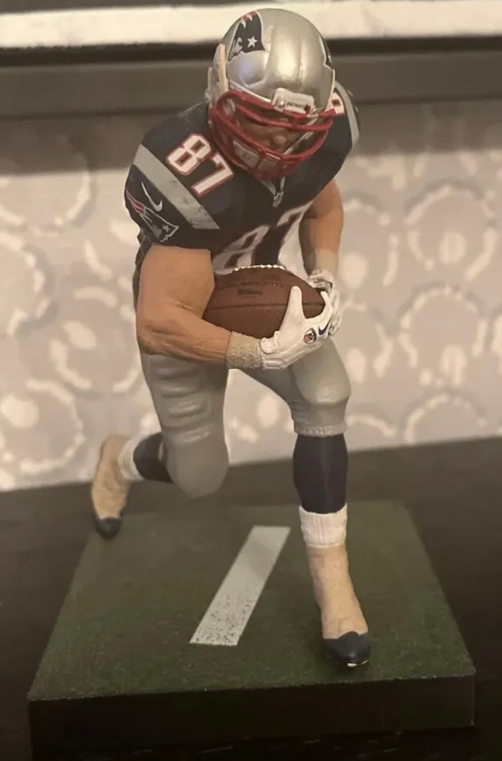 MCFARLANE NFL MADDEN 17 PATRIOTS TE ROB GRONKOWSKI GRONK LOOSE COMPLETE FIGURE
