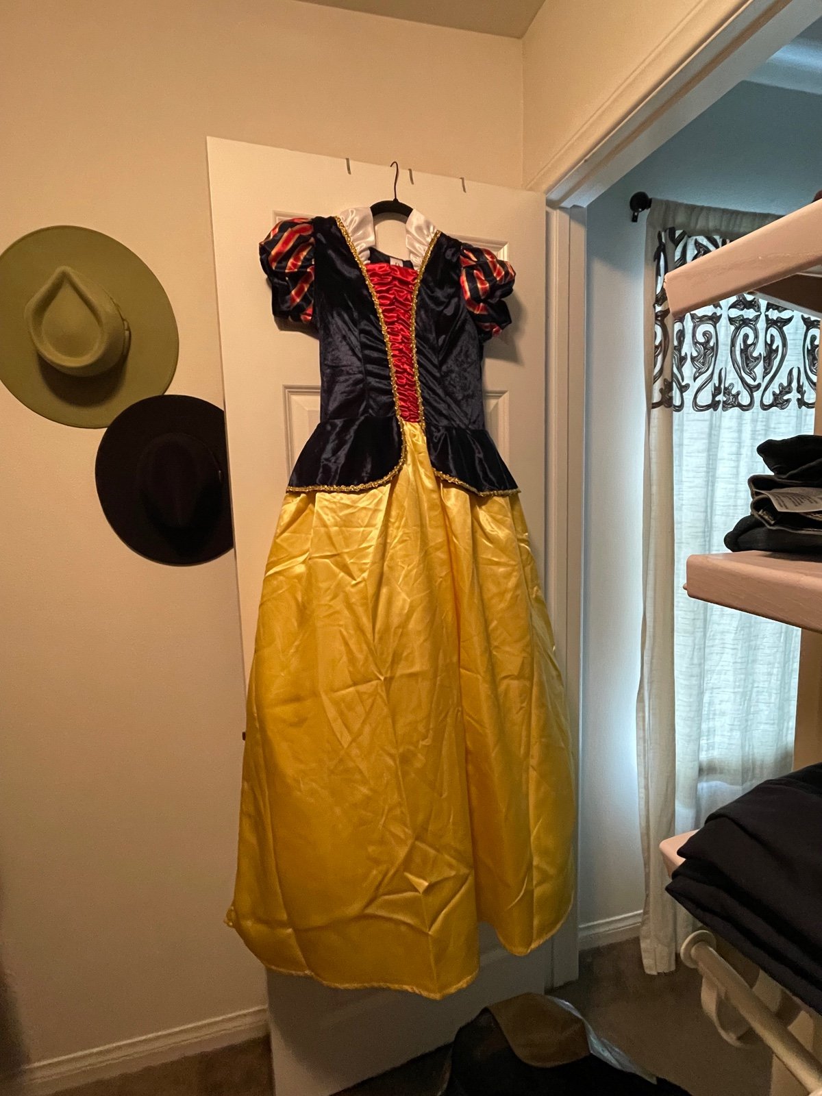 Snow White Halloween Costume