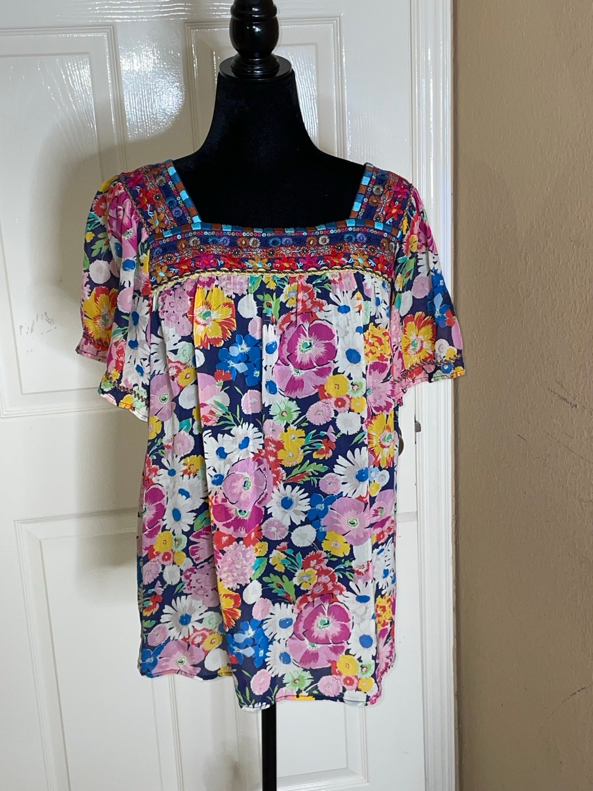 Johnny Was Women’s Short Sleeve Boho Top Floral Embroidery Blouse Size Medium’s