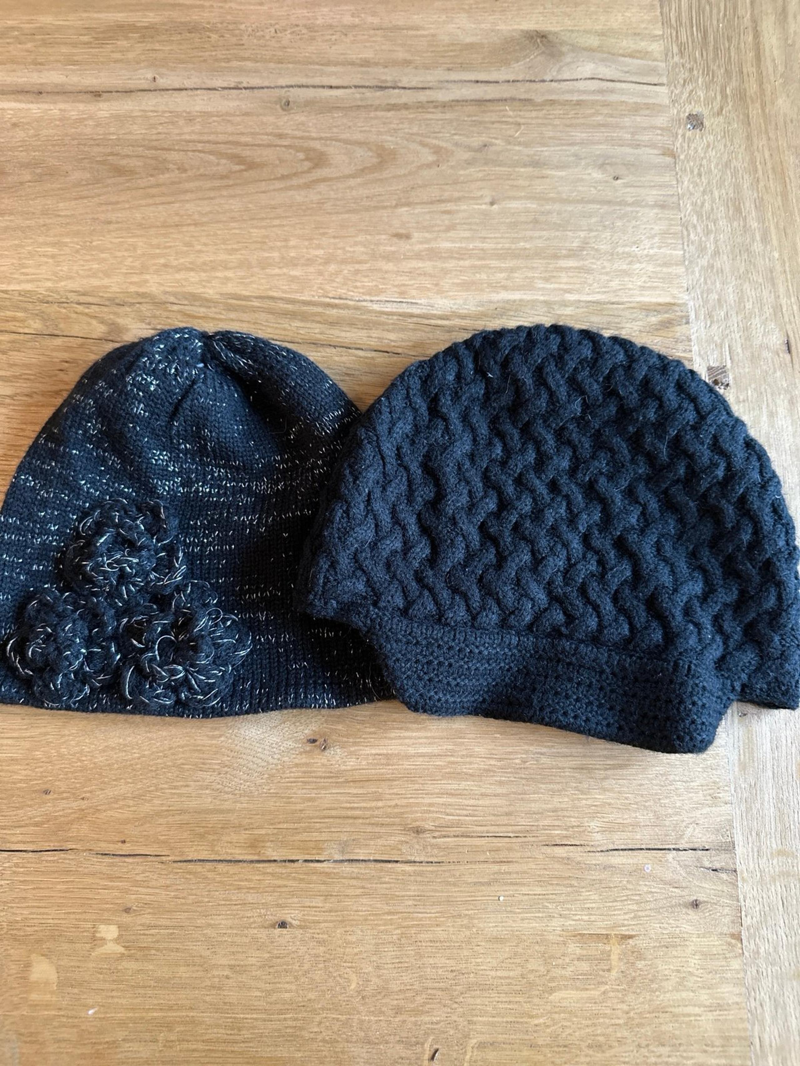 2 black banana republic women’s snow hats