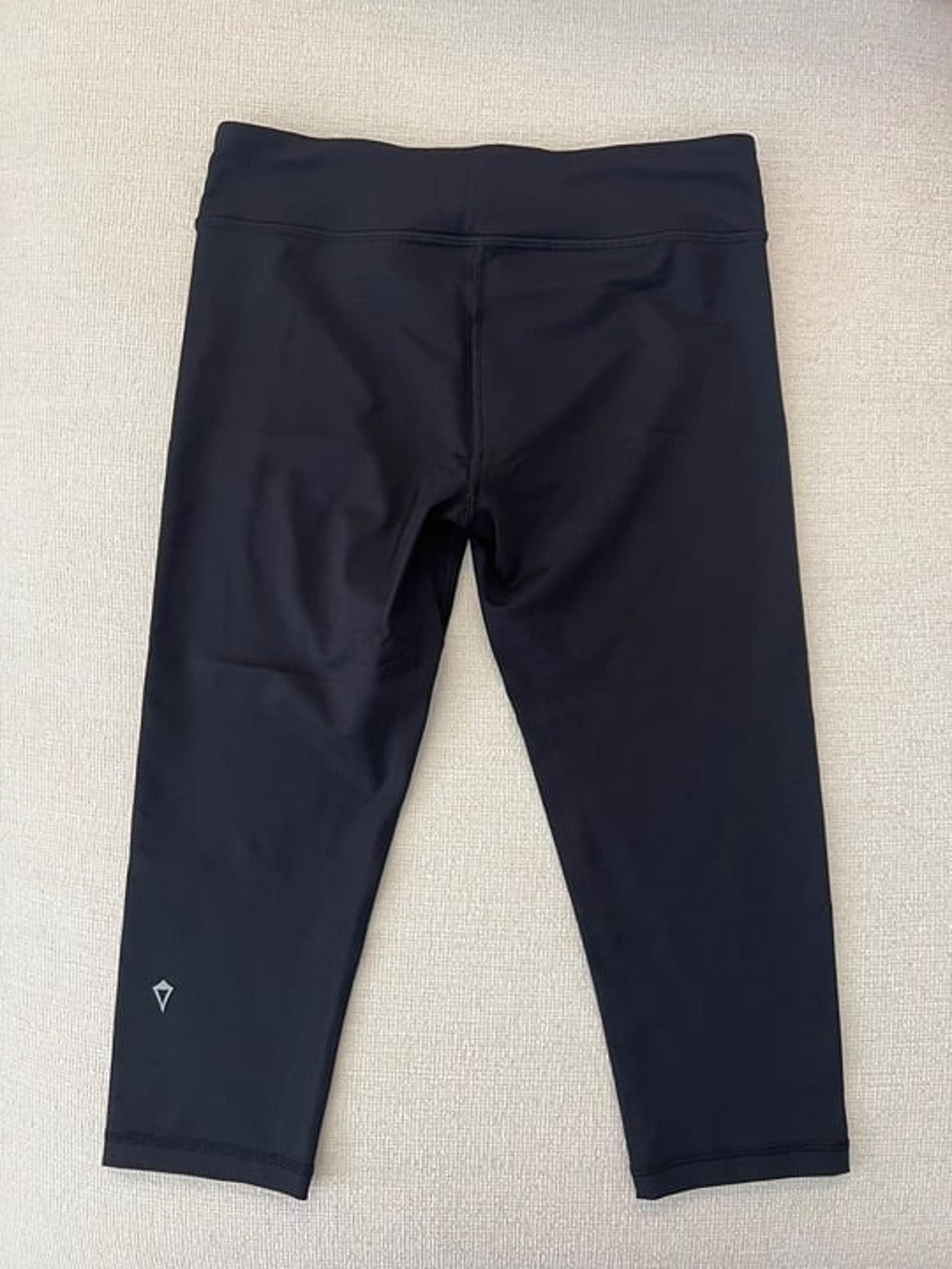 Ivivva for Lululemon | Crop Capri Leggings