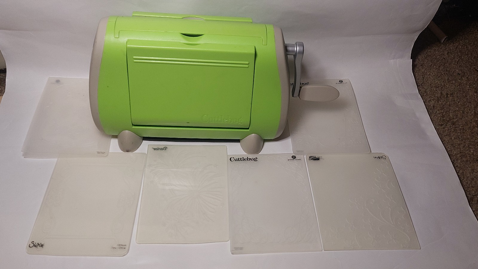 Cuttlebug Cutter & Embossing Machine & Lot of Accessories