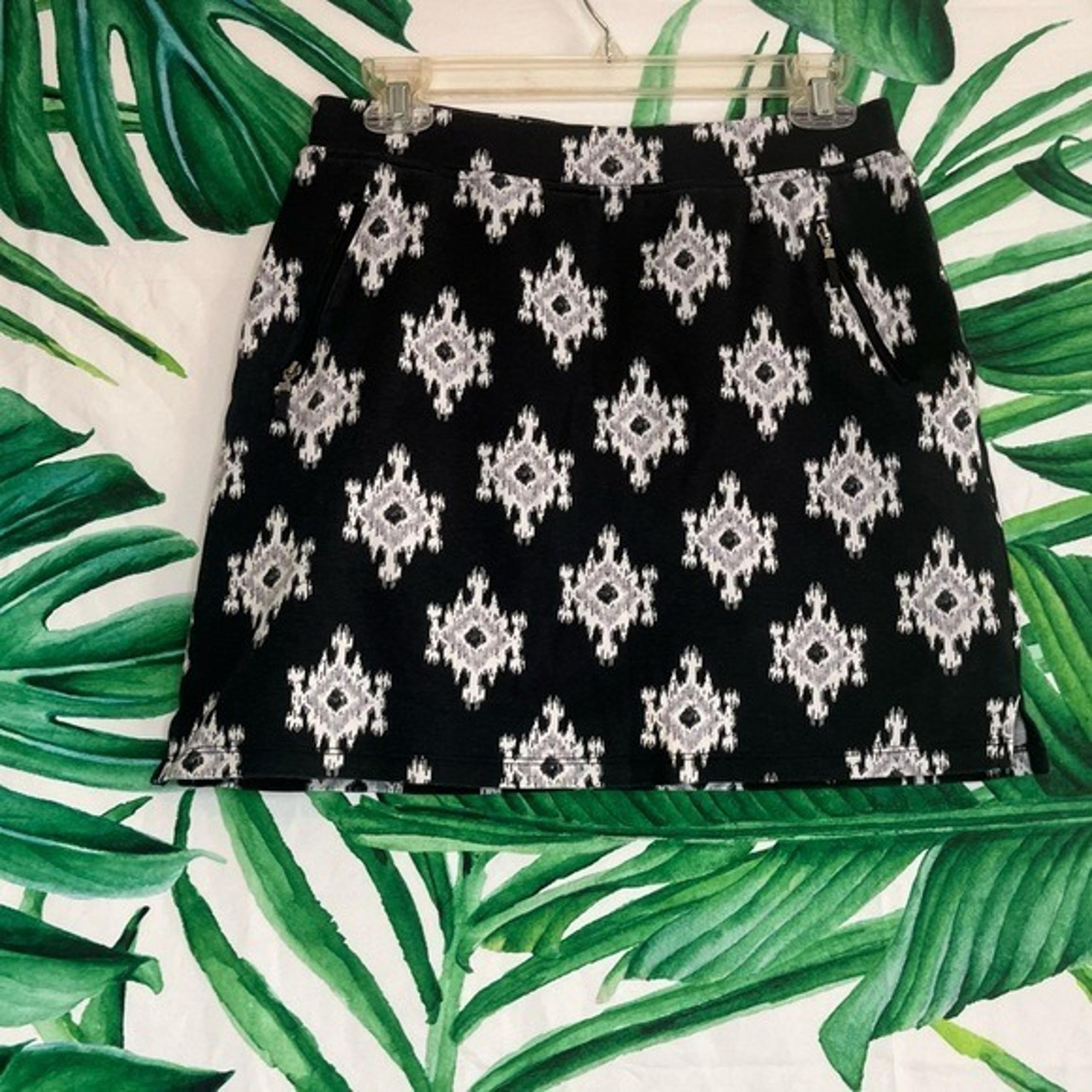 Jones New York Signature S Black Grey Boho Print Zip Front Pocket Stretchy Skort
