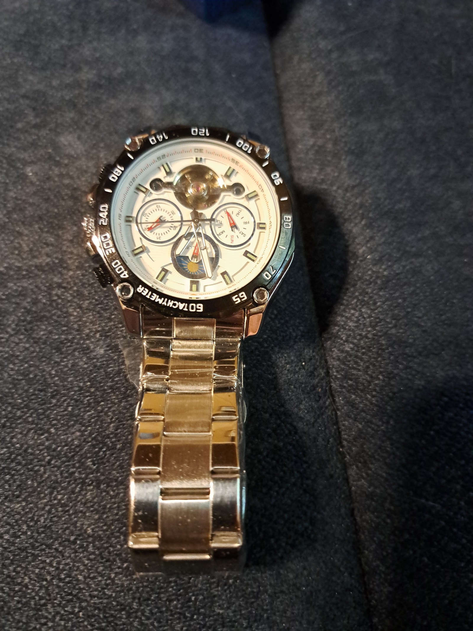 Automatic watch ⌚️ very heavy brand new