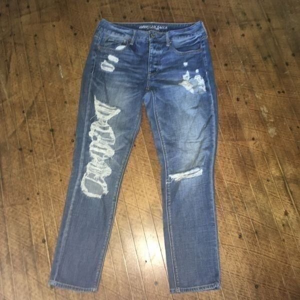 American Eagle distressed medium wash size 8 Tomgirl jeans