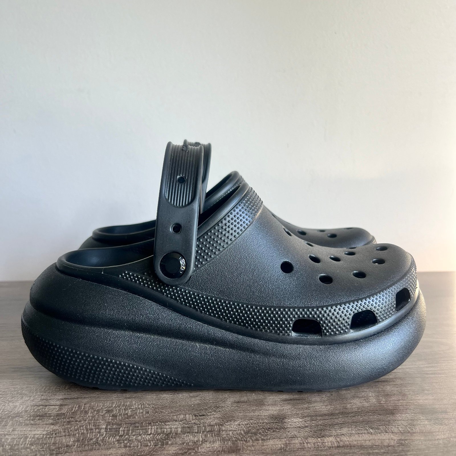 Crocs Mega Crush Black Unisex Clog Size 6 or 8 SKU#24827