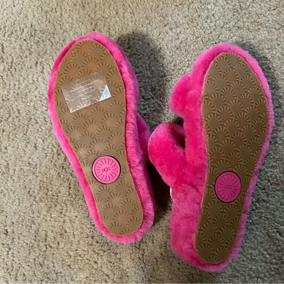 NWOT - UGG Oh Yeah Hot Pink Slide Sandals