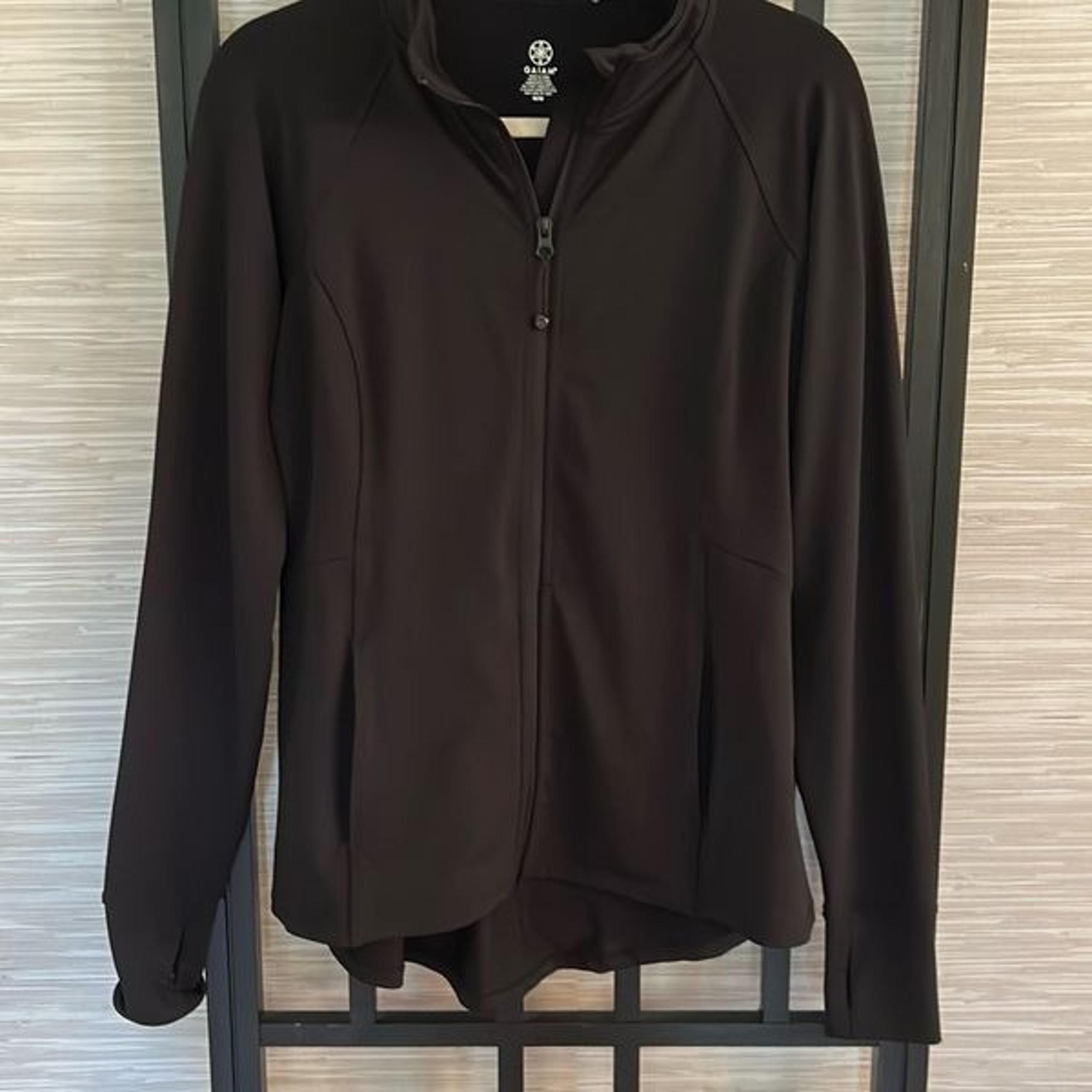 Gaiam black Lyra fitness jacket with thumb holes size M zipper mock size M