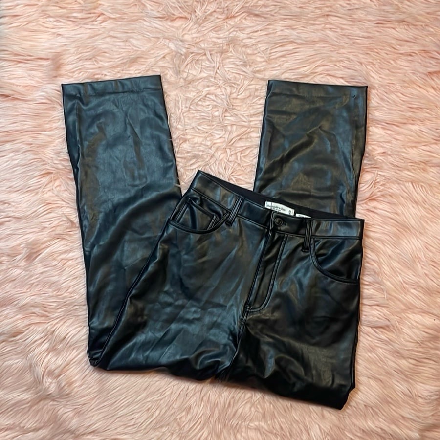 Abercrombie & Fitch The 90s Straight Ultra High Rise Vegan Leather Black Pants