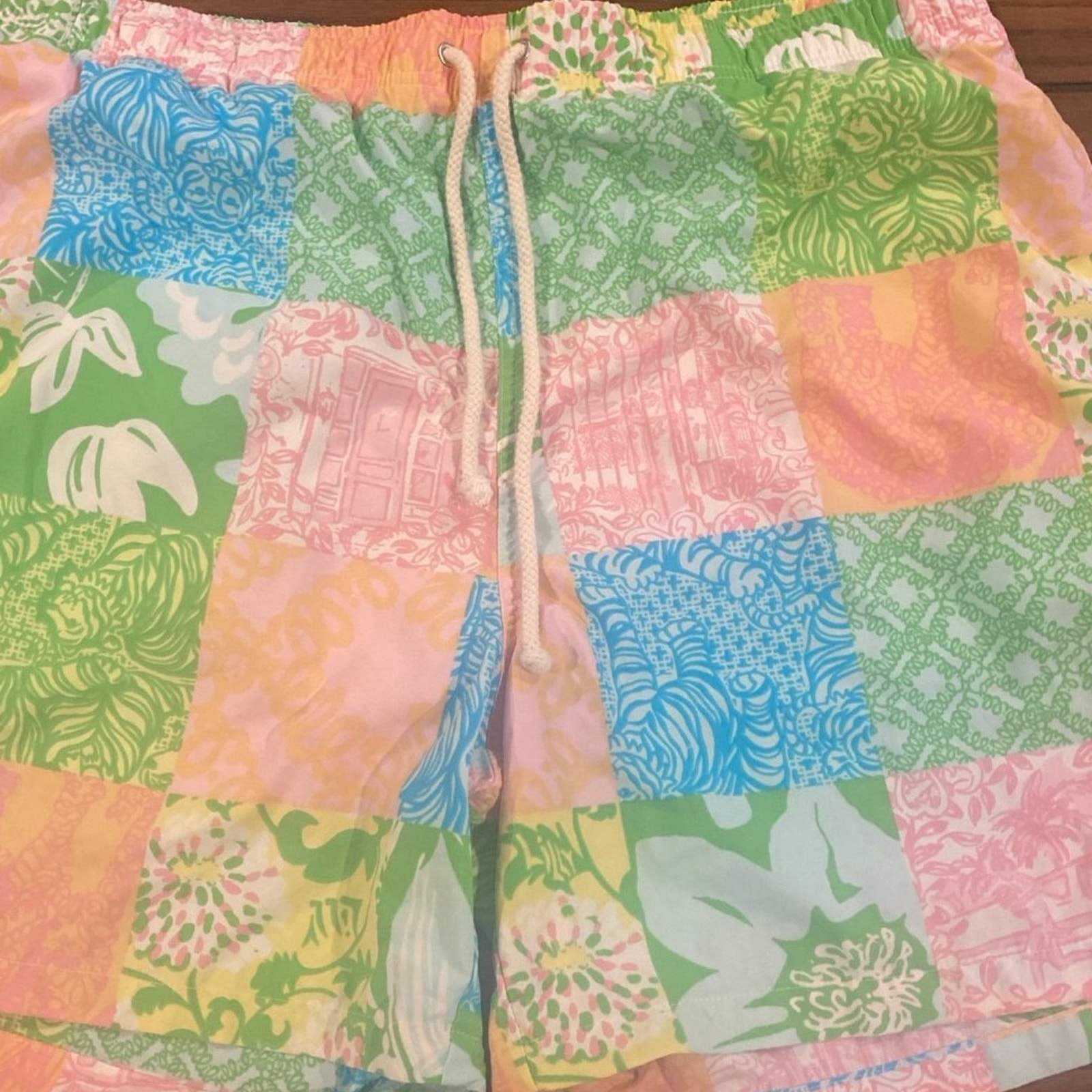 Men’s large Lilly Pulitzer swim trunks