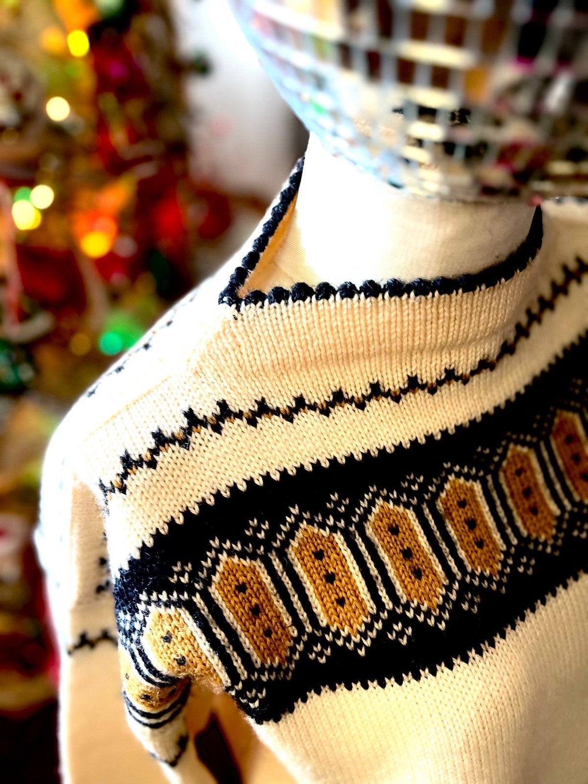 VINTAGE HANDMADE NORWEGIAN WOOL SWEATER