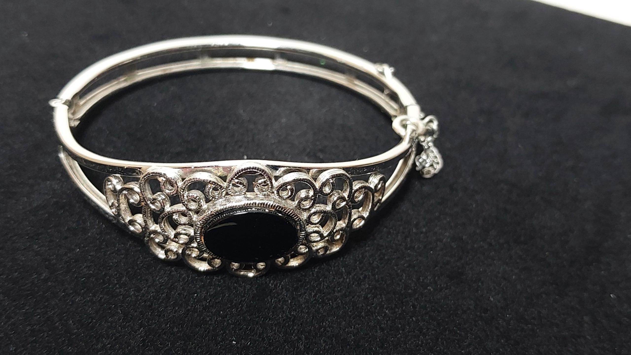 Vintage Sarah Coventry Bracelet Silver Tone Filigree Faux Onyx Hinged