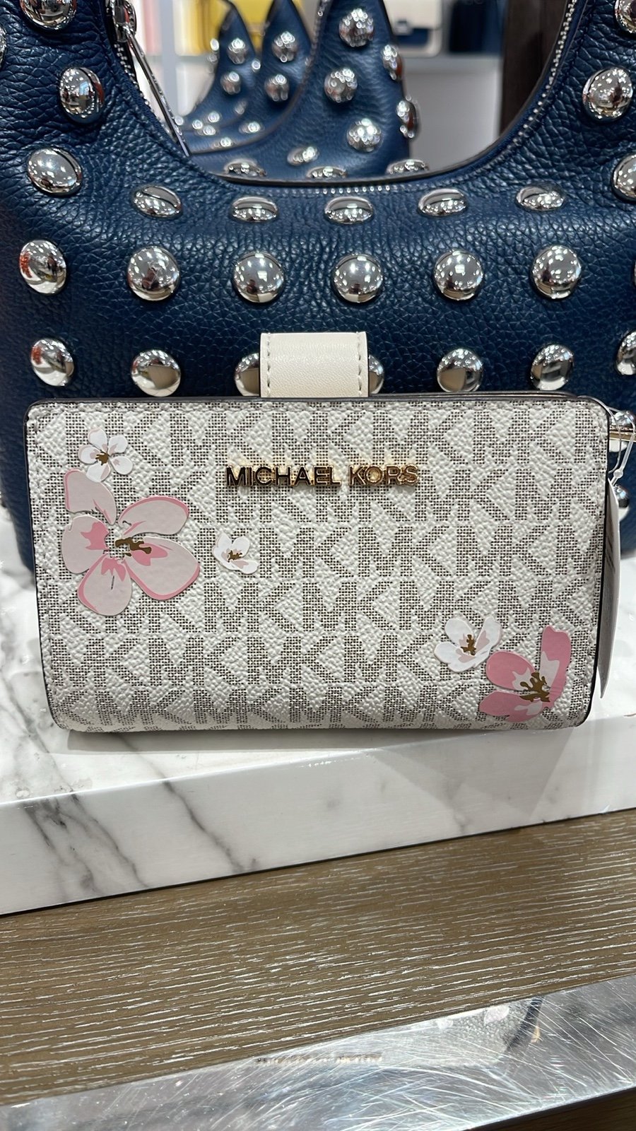 Michael Kors Jet Set Md Floral Embellished Sign Logo Bi-fold Wallet Bifold Zip