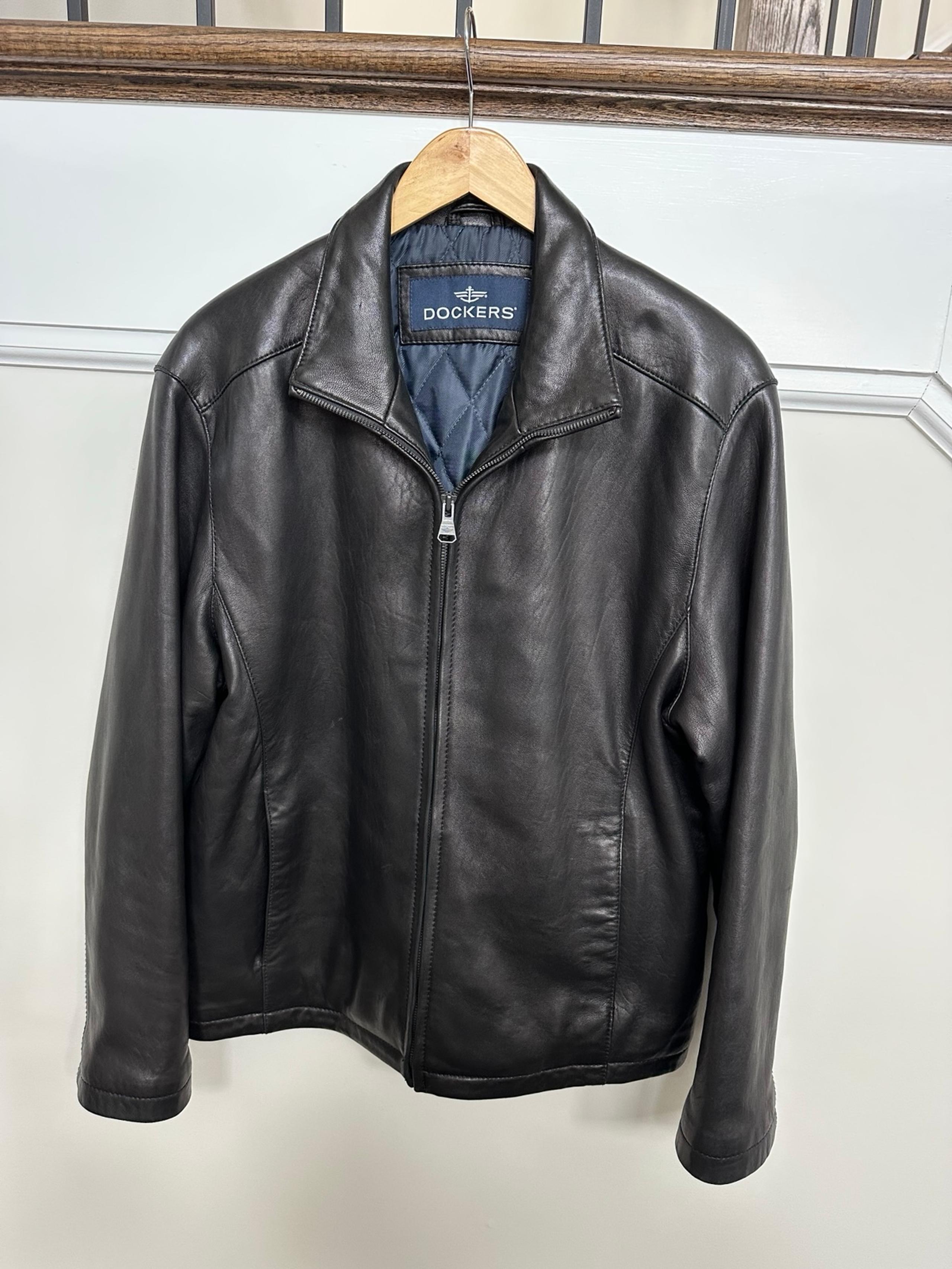 Dockers Genuine Leather Black Men’s jacket size medium in excellent condition