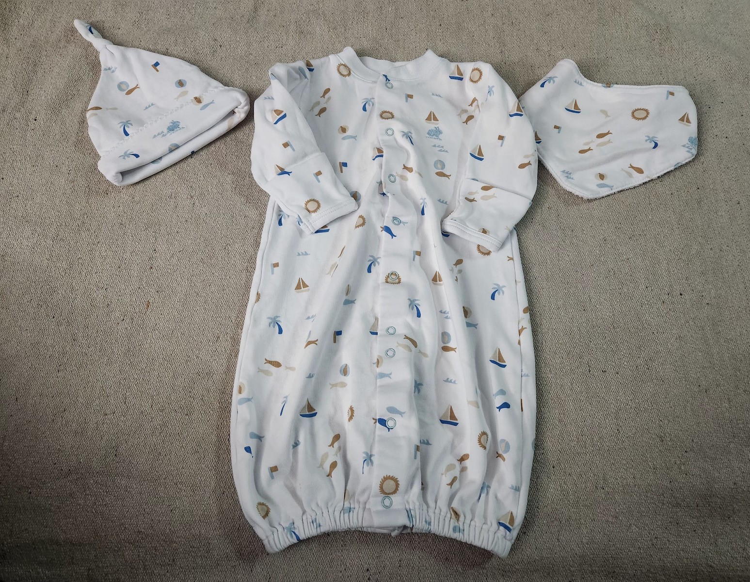 Baby cottons gown hat and bib set Pima cotton size 0-3M