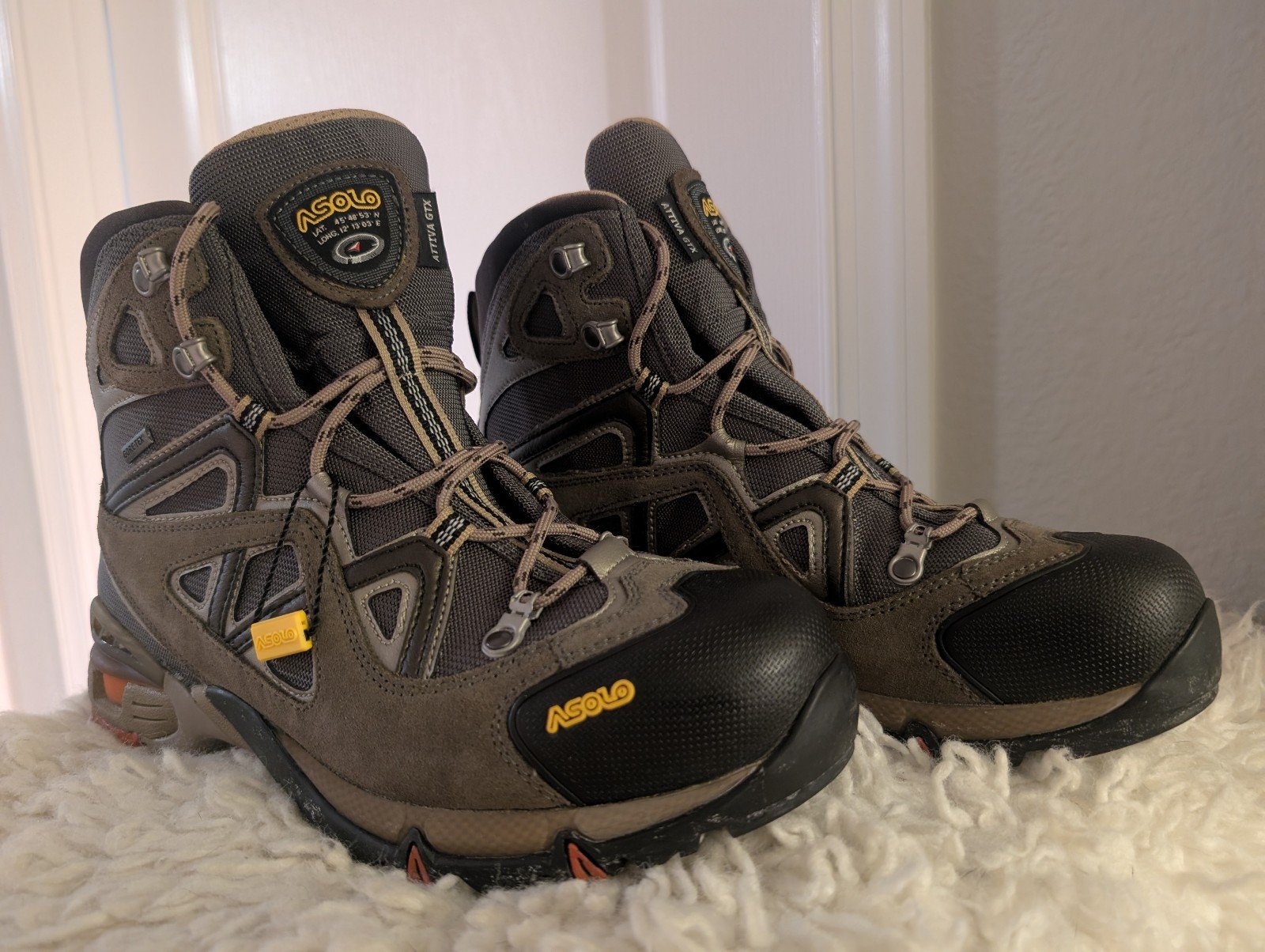 Like NEW Asolo Attiva GTX 42.5 Women's Boots