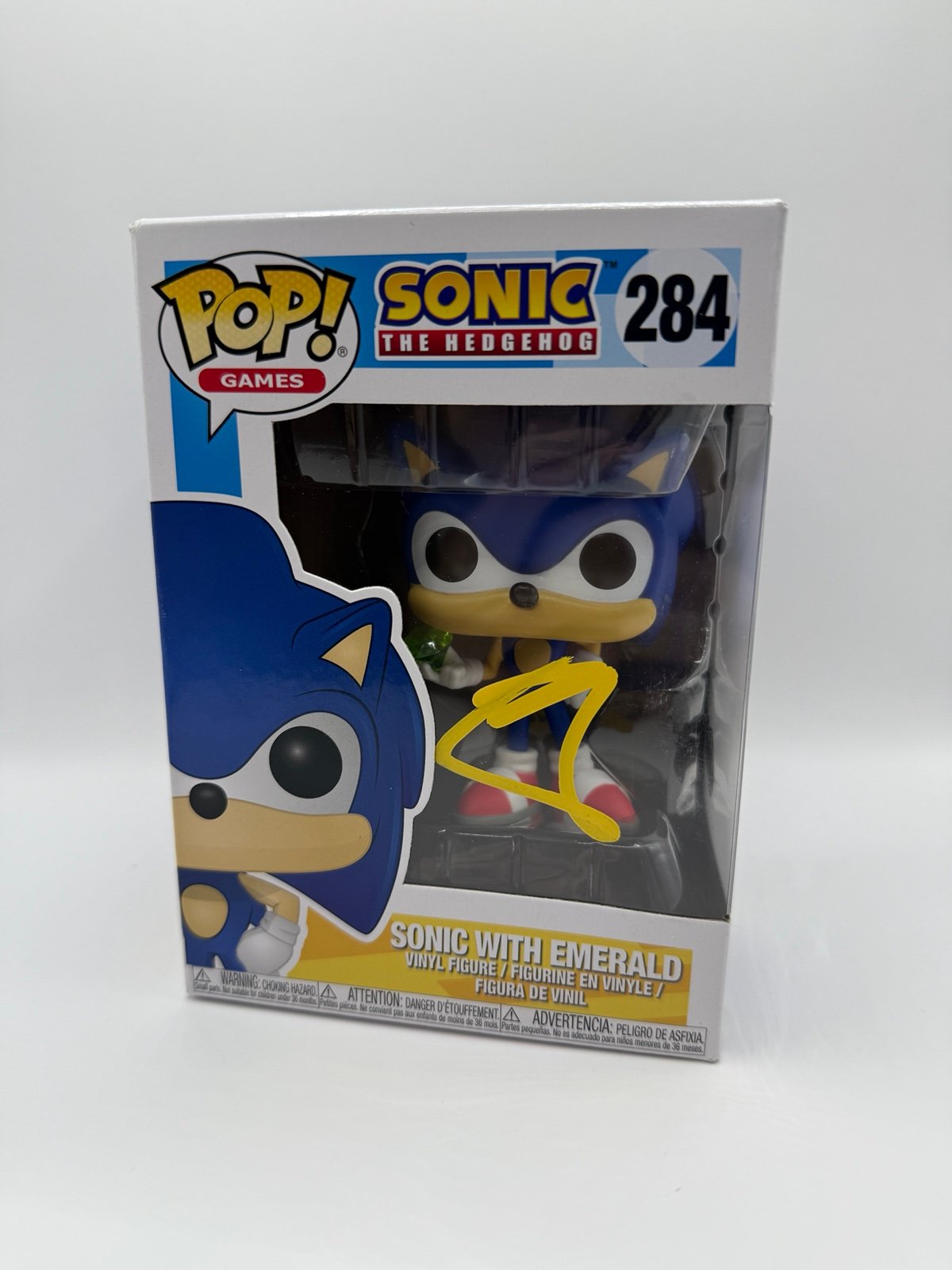BEN SCHWARTZ SIGNED SONIC THE HEDGEHOG WITH EMERALD FUNKO POP - BECKETT COA
