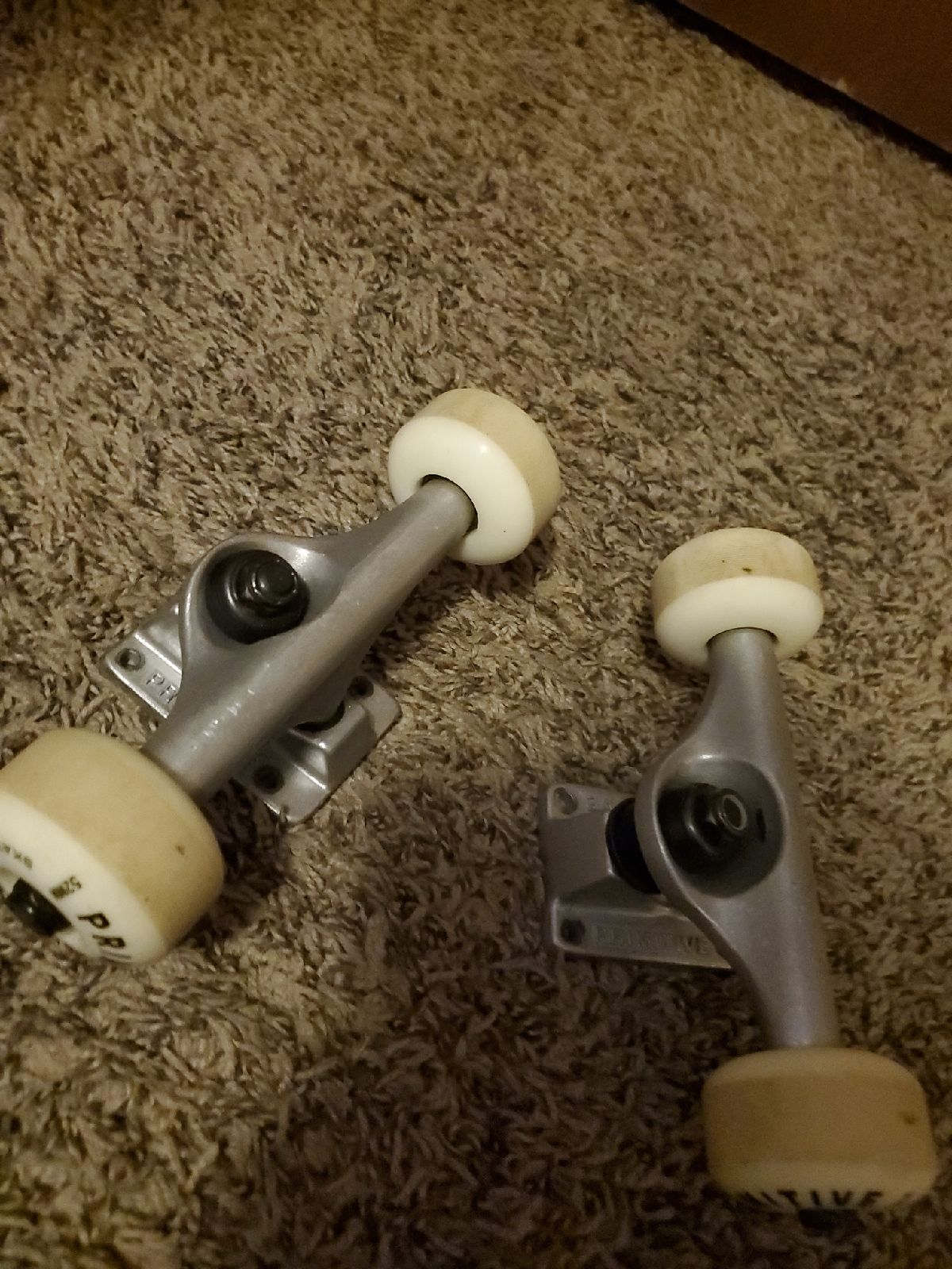 skateboard trucks