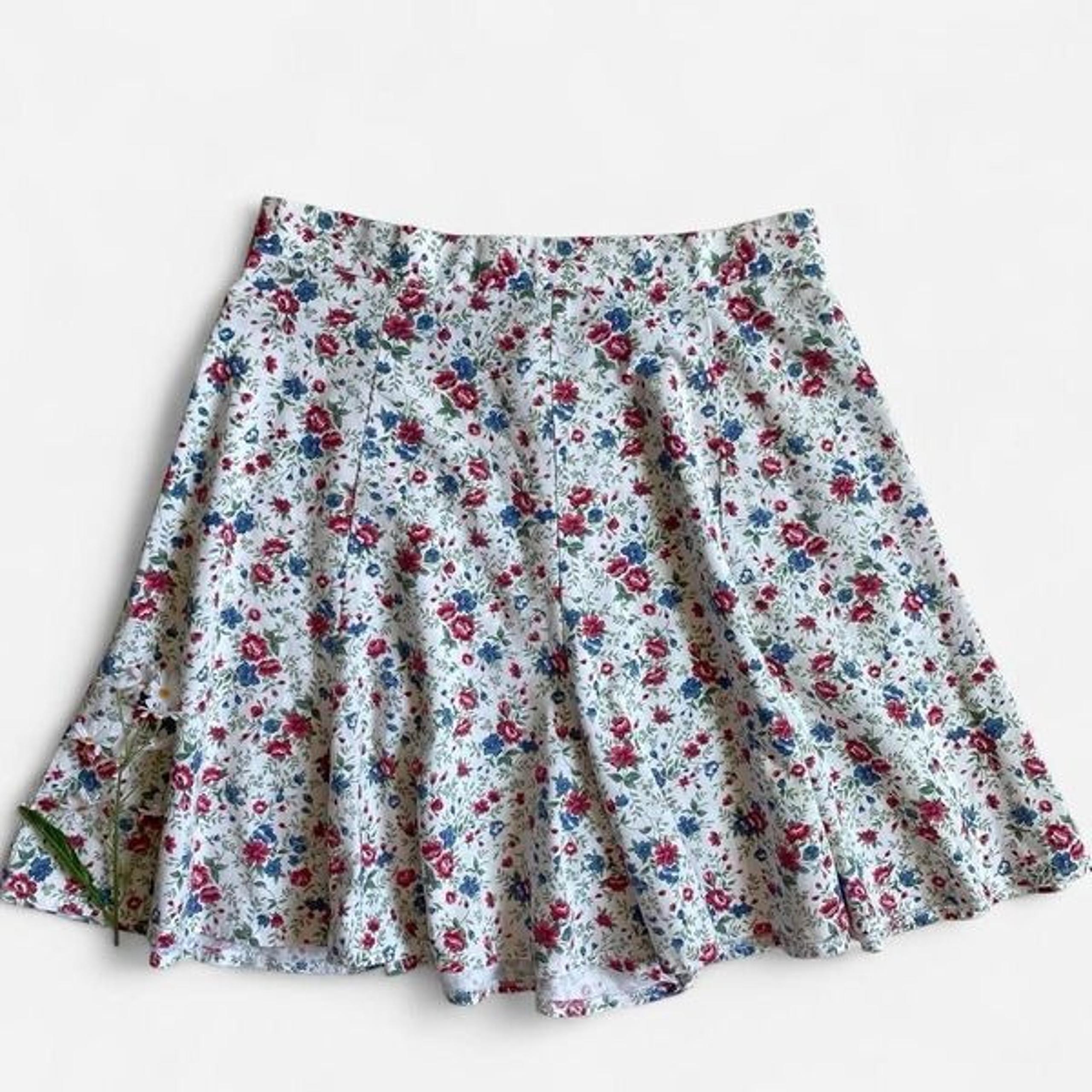 Vintage white floral shorts