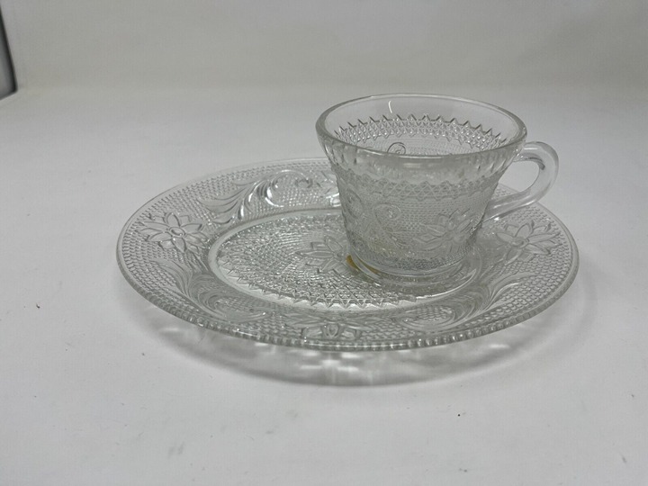 Vintage Indiana Glass 16 set Sandwich Clear 8 Cups and 8 Plates - Open Box