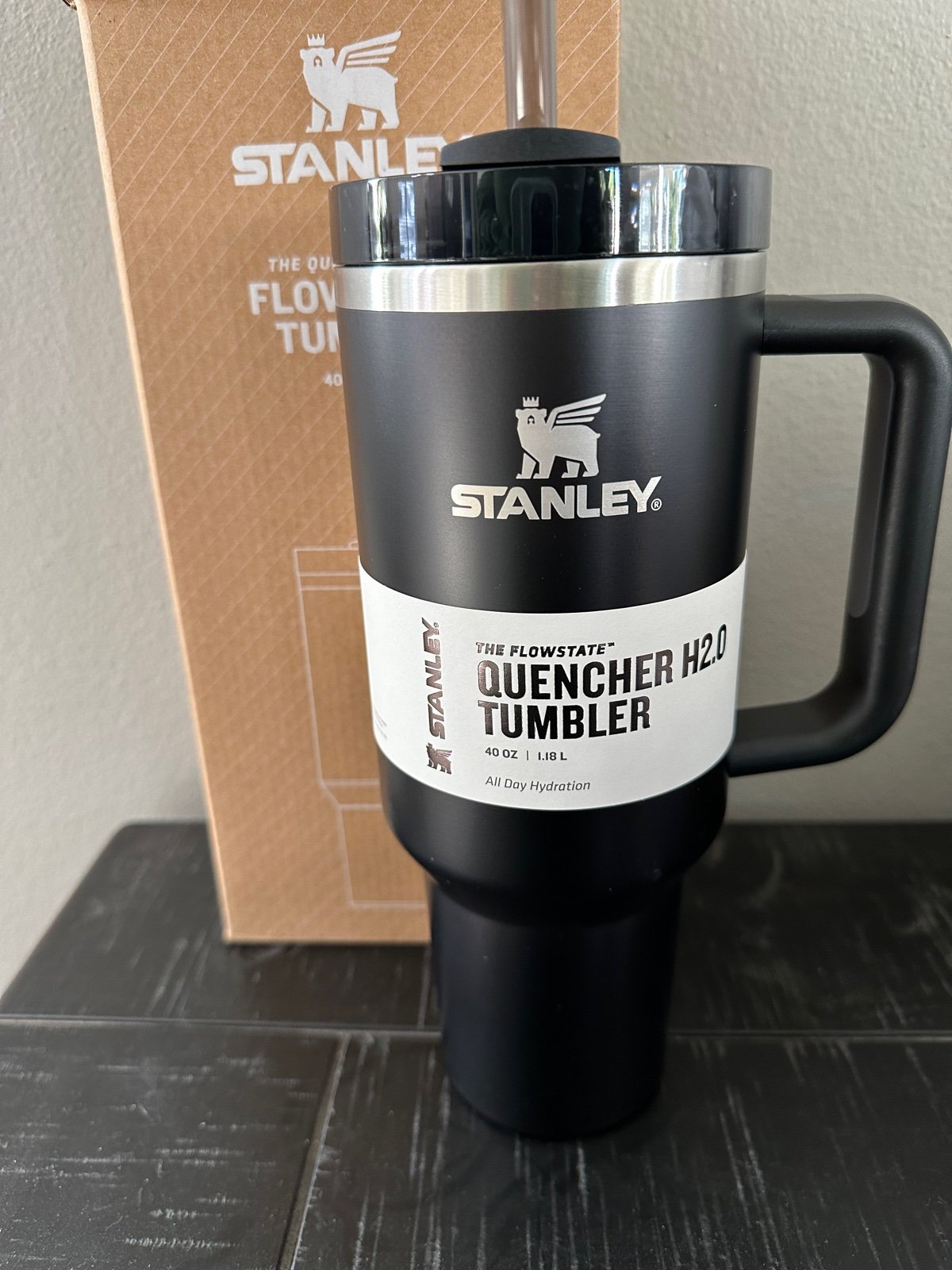 NWT Stanley Adventure Quencher H2.0 Tumbler 40 oz Black Glow