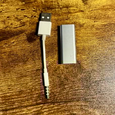 Apple iPod Shuffle 3rd Generation 1GB Storage SILVER
