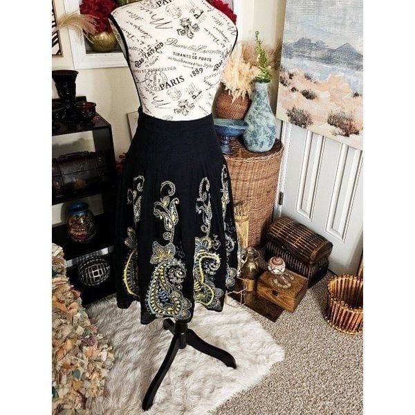 Persaman New York Paisley Embroidered Sequin Detail Boho Midi Skirt.