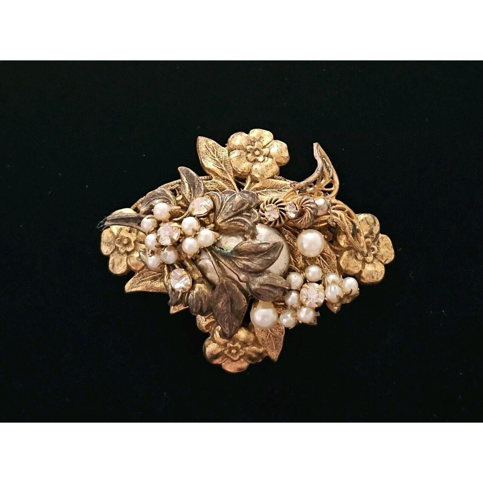 Vintage 1950s Miriam Haskell Goldtone Brooch Pearls Rhinestones Leaves