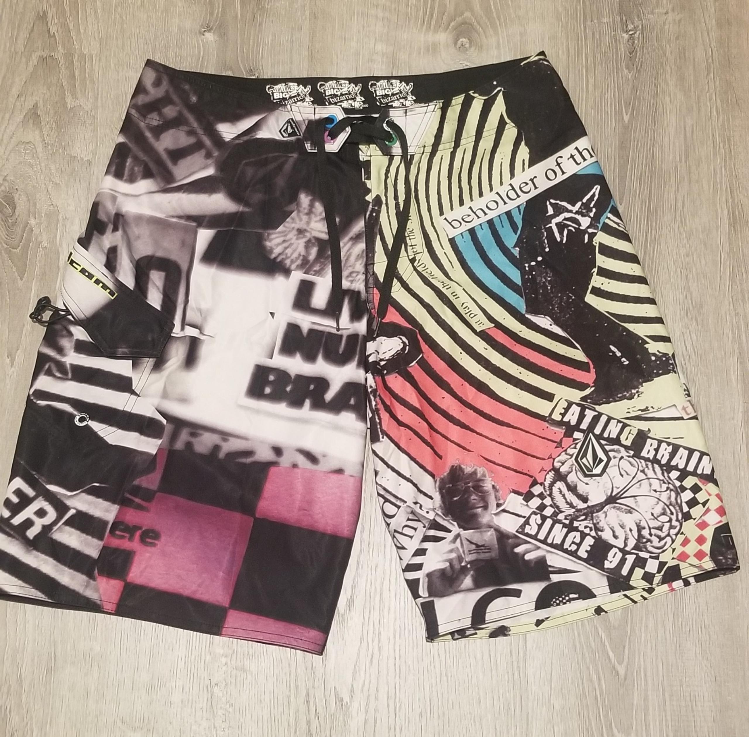 Y2K Mens Volcom 2010 Big Bizzario Swim Suit Board Shorts Size 34 All Over Print