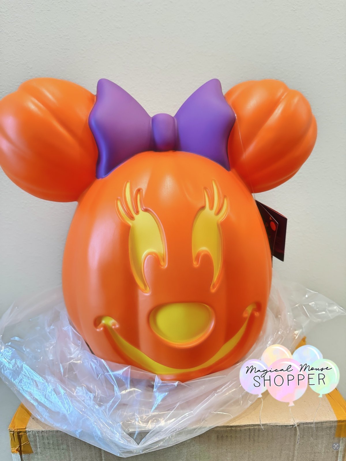 Disney Minnie pumpkin light up jack o lantern 2024 In hand !