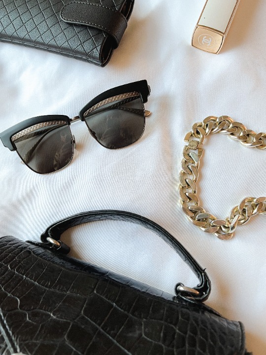 BOTTEGA VENETA Wayfarer Sunglasses with Intrecciato Weave w/ Case