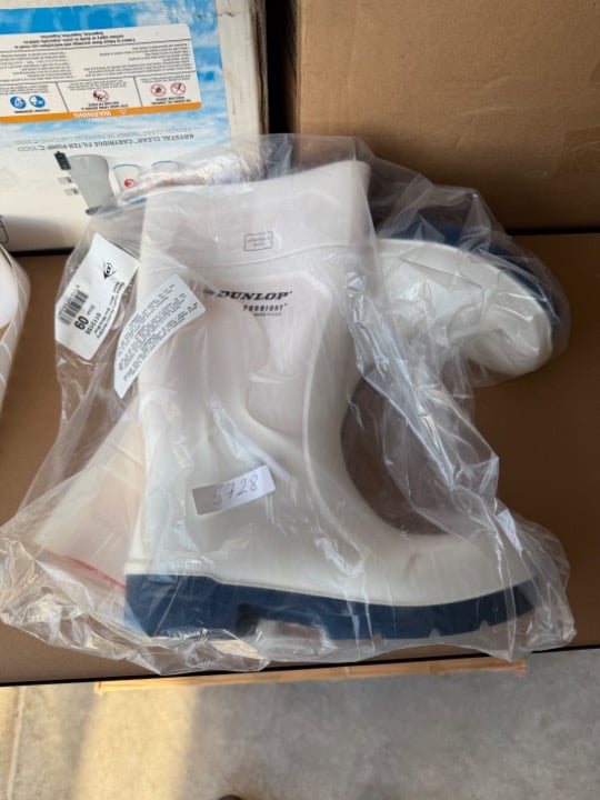 Dunlop Purofort FoodPro Safety Boots – Size 9 – White/Blue – New