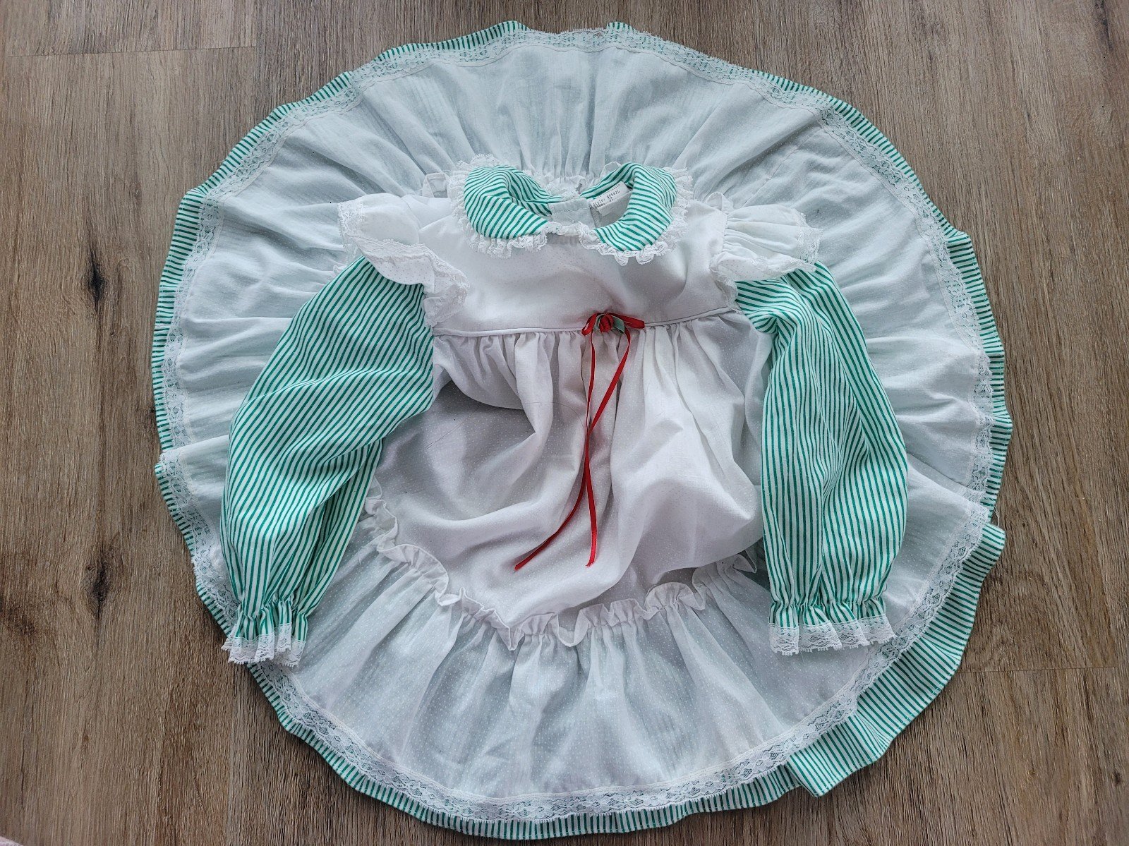 Vintage baby girl 2t dress green and white toddler girl / Christmas /